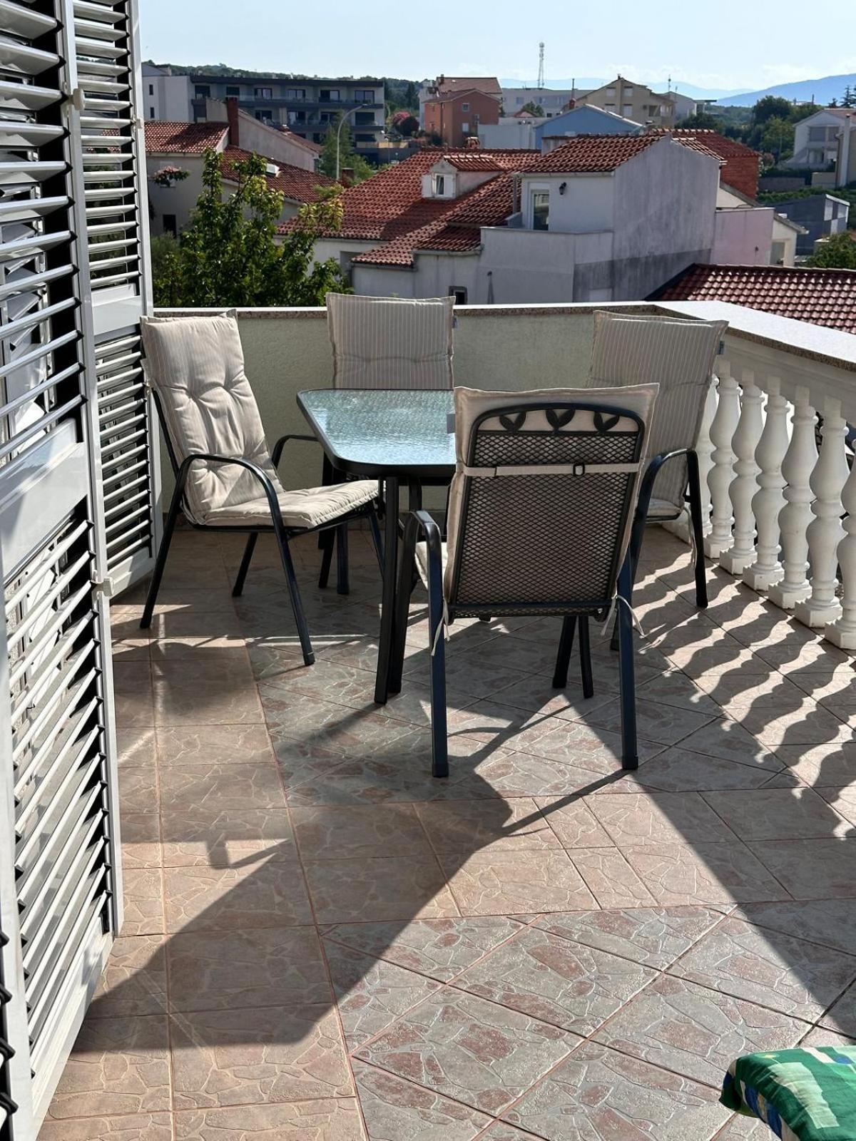 Apartmani Djurda 克尔克 外观 照片