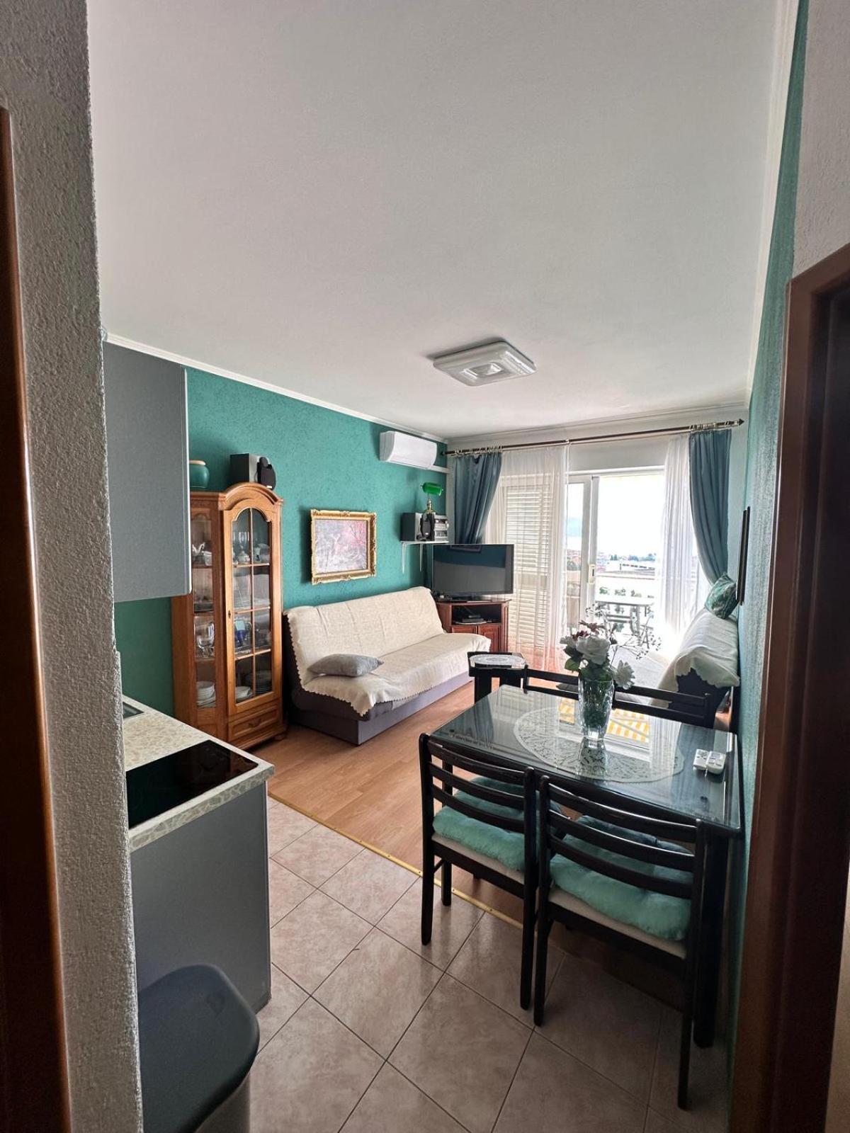 Apartmani Djurda 克尔克 外观 照片