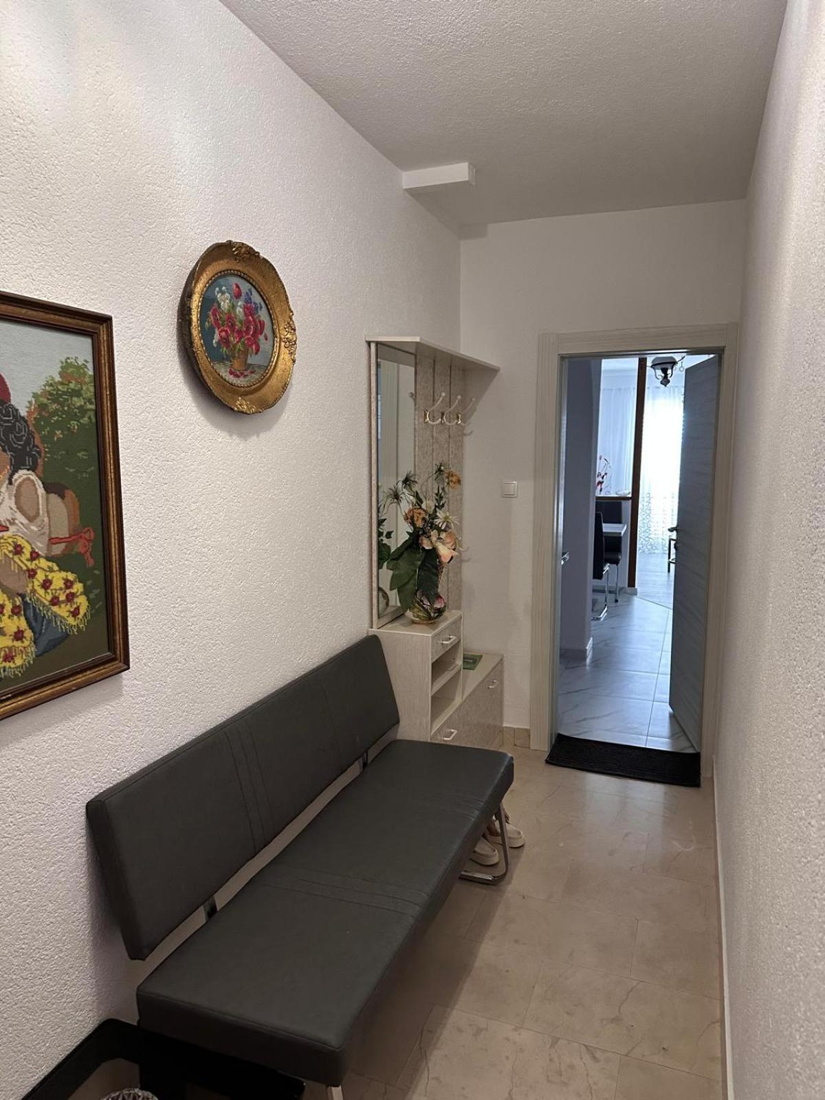 Apartmani Djurda 克尔克 外观 照片