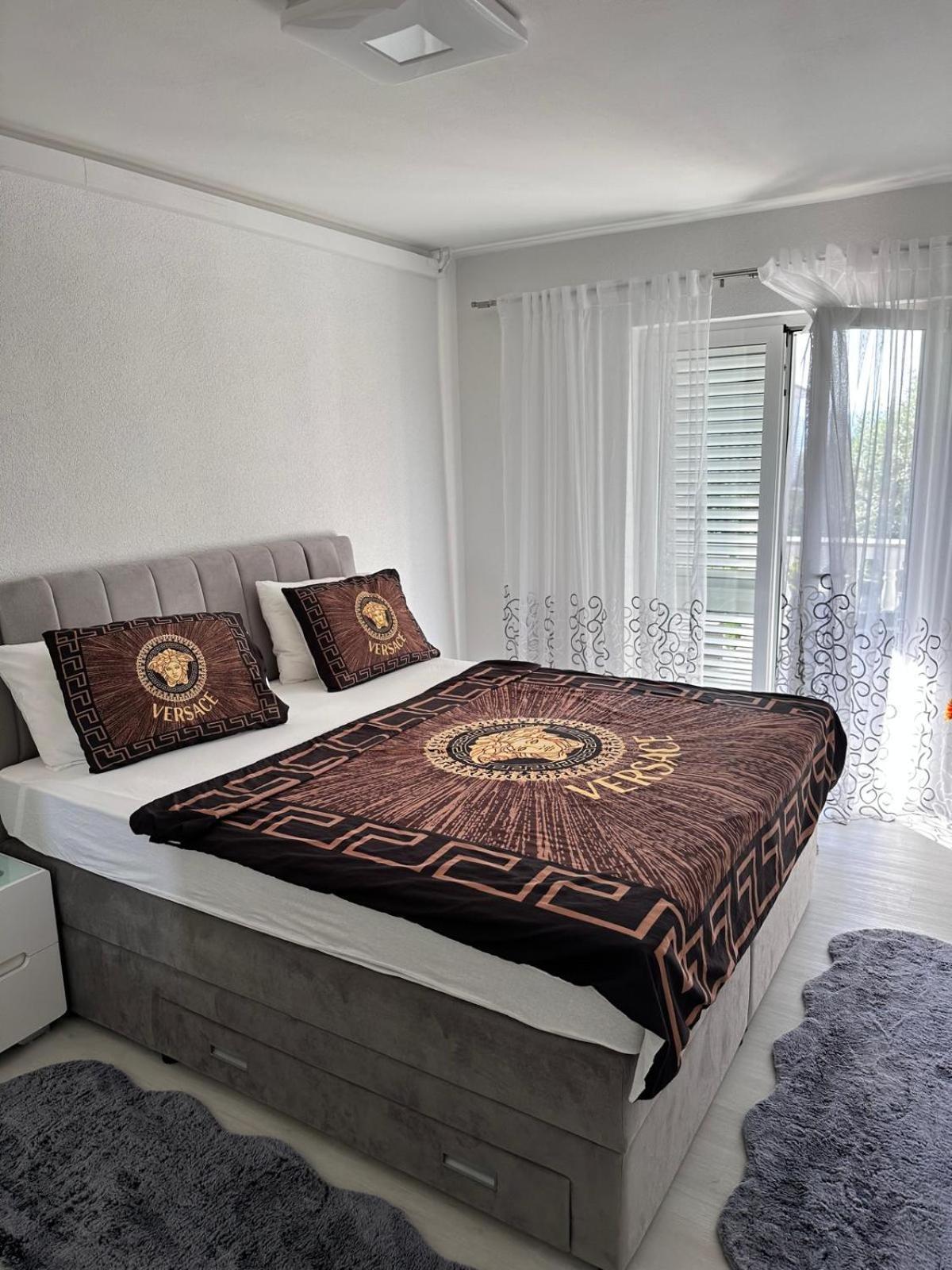 Apartmani Djurda 克尔克 外观 照片