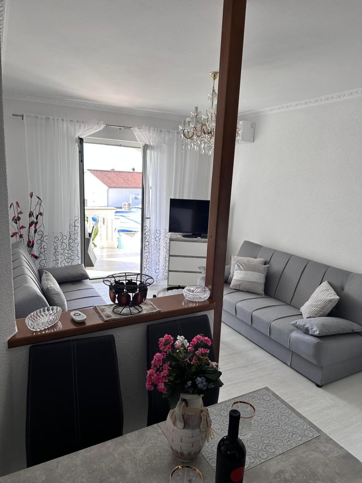 Apartmani Djurda 克尔克 外观 照片