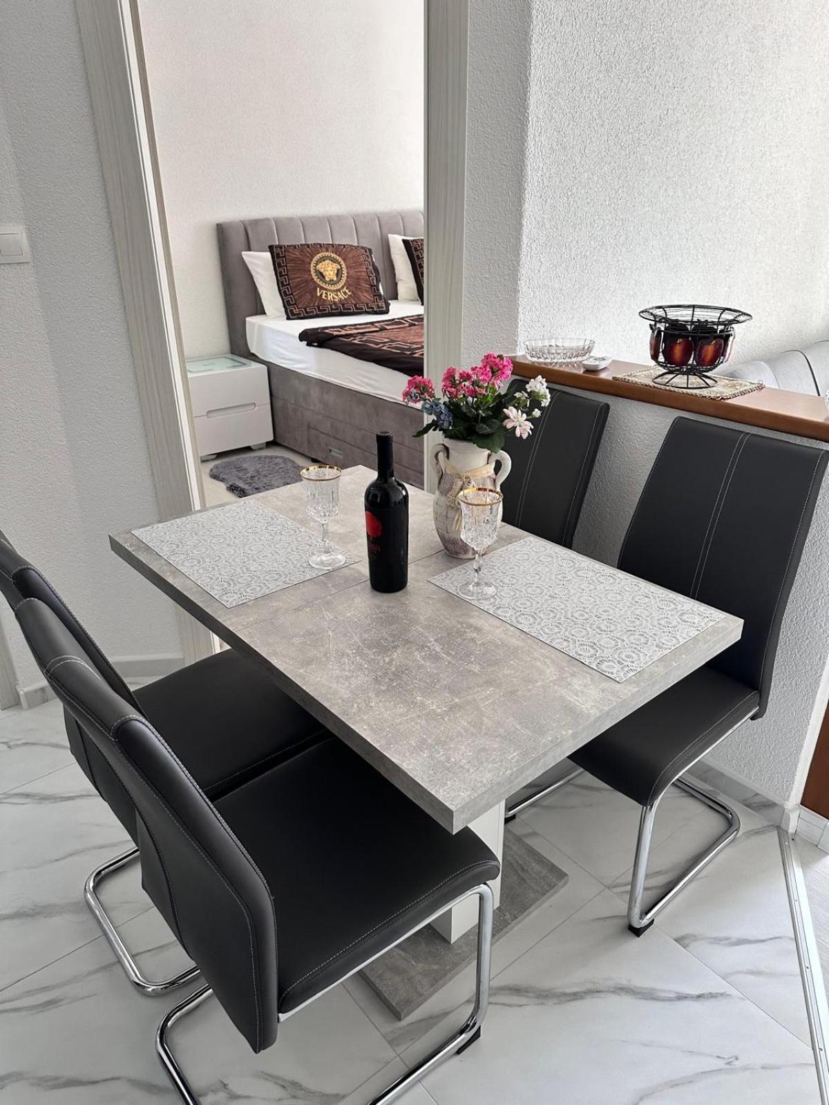 Apartmani Djurda 克尔克 外观 照片